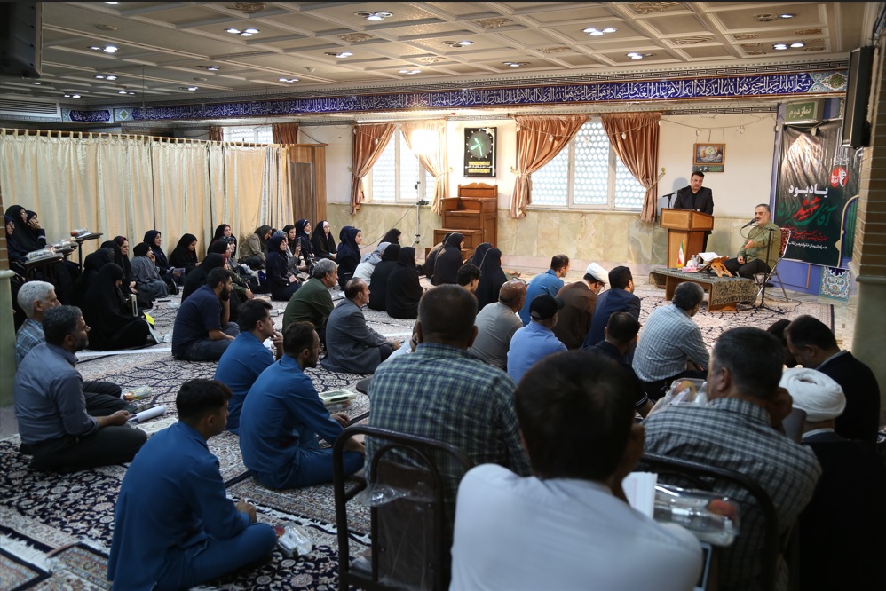 گزارش تصویری از برگزاری مراسم انس با قرآن به مناسبت چهلمین روز شهادت رهبر شهید (ره) در بیمارستان خاتم الانبیاء (ص) تهران